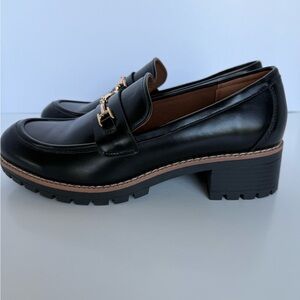 NWOT Y2K chunky black heel size 9 with gold accent. Gilmore Girls replica.